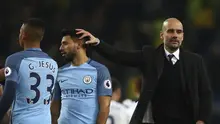 Pelatih Manchester City Pep Guardiola (kanan) mengusap kepala Sergio Aguero selepas pertandingan melawan Tottenham Hotspur, beberapa pekan lalu. Posisi Aguero di tim utama Man City diragukan, karena kehadiran Gabriel Jesus. (AP Photo/Dave Thompson)