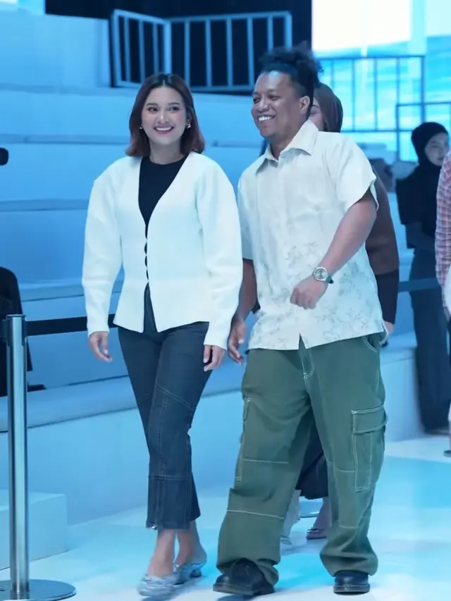 Begini momen Indah Permatasari dan Arie Kriting di fashion show. (credit:instagram.com/indahpermatas)