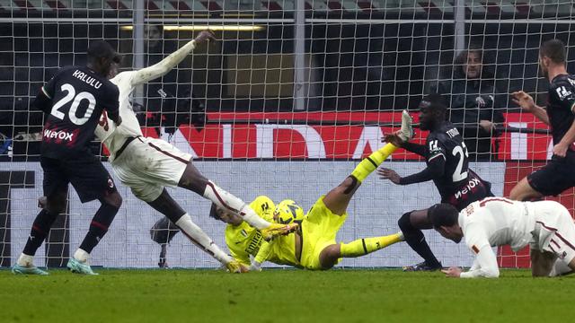 Foto: Aksi Tammy Abraham Gagalkan Kemenangan AC Milan atas AS Roma di Menit-Menit Akhir Laga Lanjutan Liga Italia