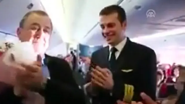 Bikin Terharu, Pilot Beri Kejutan untuk Gurunya yang Jadi Penumpang