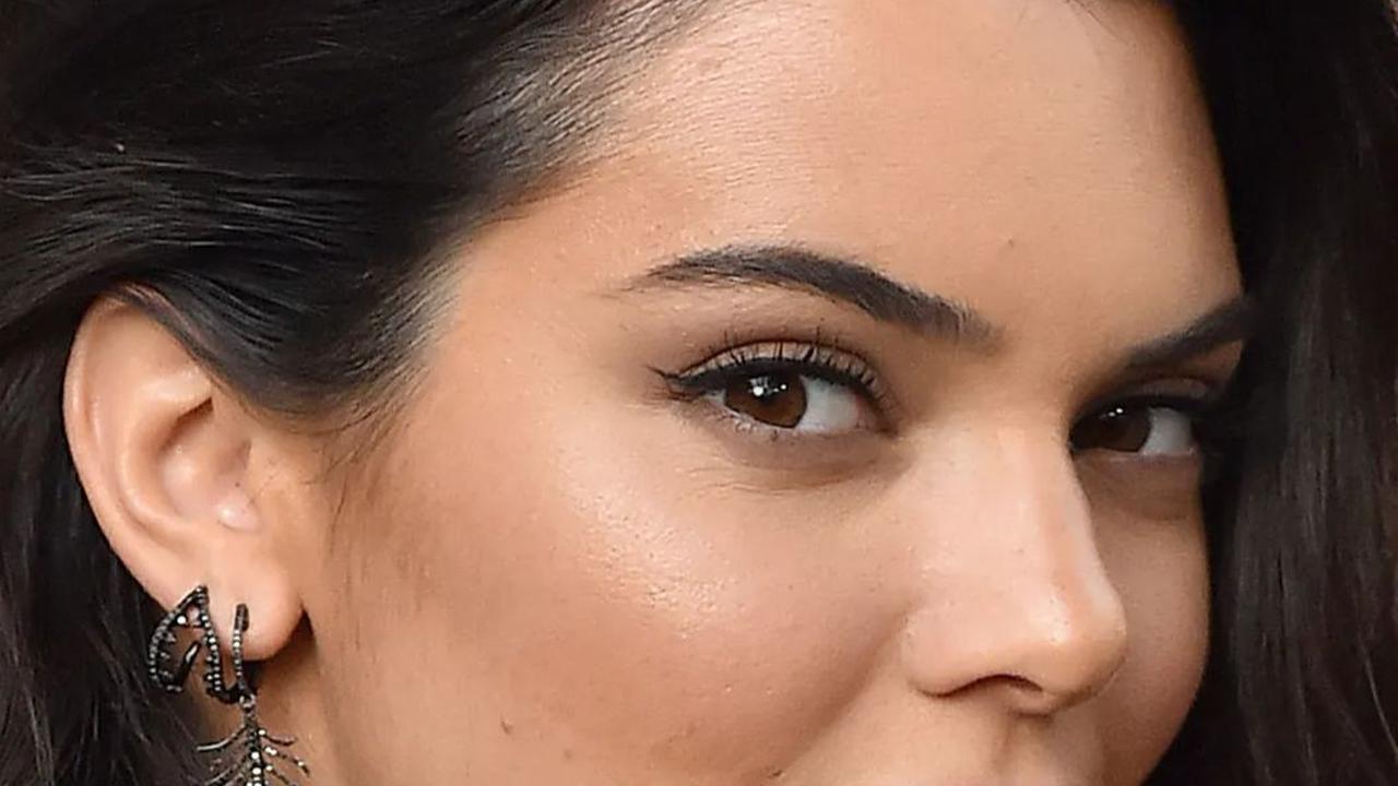 Harta wanita kelahiran 3 November 1995 ini berasal dari model, kontrak reality show dan kerja sama dengan beberapa brand mewah seperti Calvin Klein dan Estée Lauder.