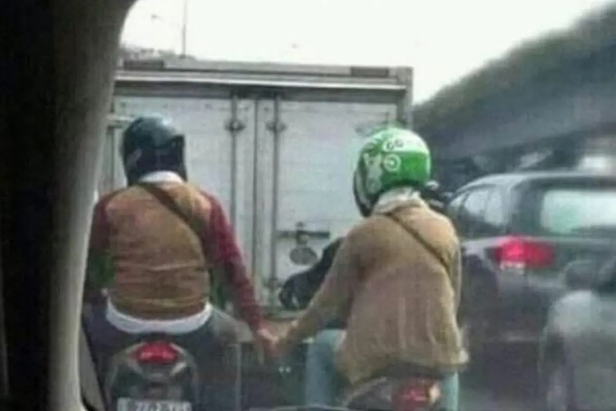6 Potret Nyeleneh Driver Ojol dan Penumpangnya Ini Bikin Ngakak
