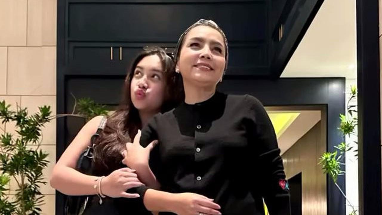 Dekat Bak Bestie, Potret Mayangsari Bareng Putri Cantiknya Khirani - Hangout Bareng Sampai Ziarah ke Makam Soeharto