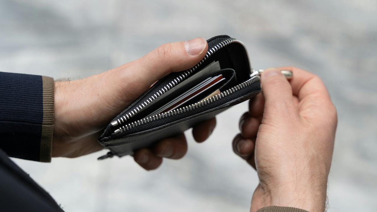 Pentingnya Menabung dan Investasi untuk Jaga Keuanganat