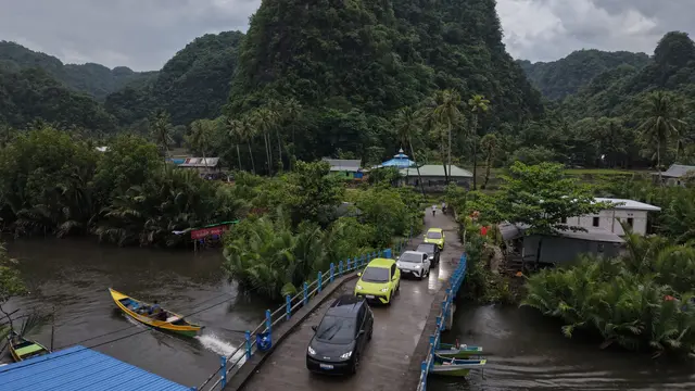 Liputan6.com mendapat kesempatan menjajal langsung BYD Atto 1 dalam rute sejauh 40,2 kilometer di Makassar. (Liputan6.com/Fauzan)