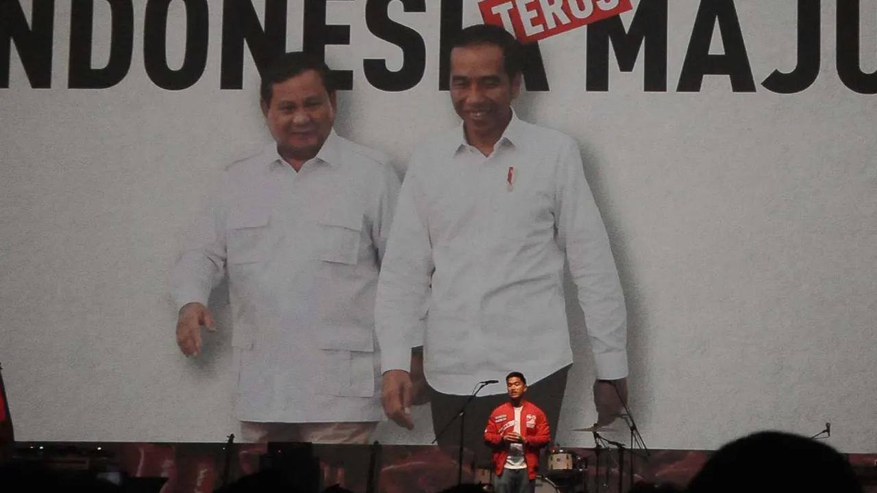 Pada kesempatan itu, Prabowo hadir dalam acara deklarasi yang dikemas dengan 'Konser Pilpres Santuy: Ojo Rungkad' itu.<br>