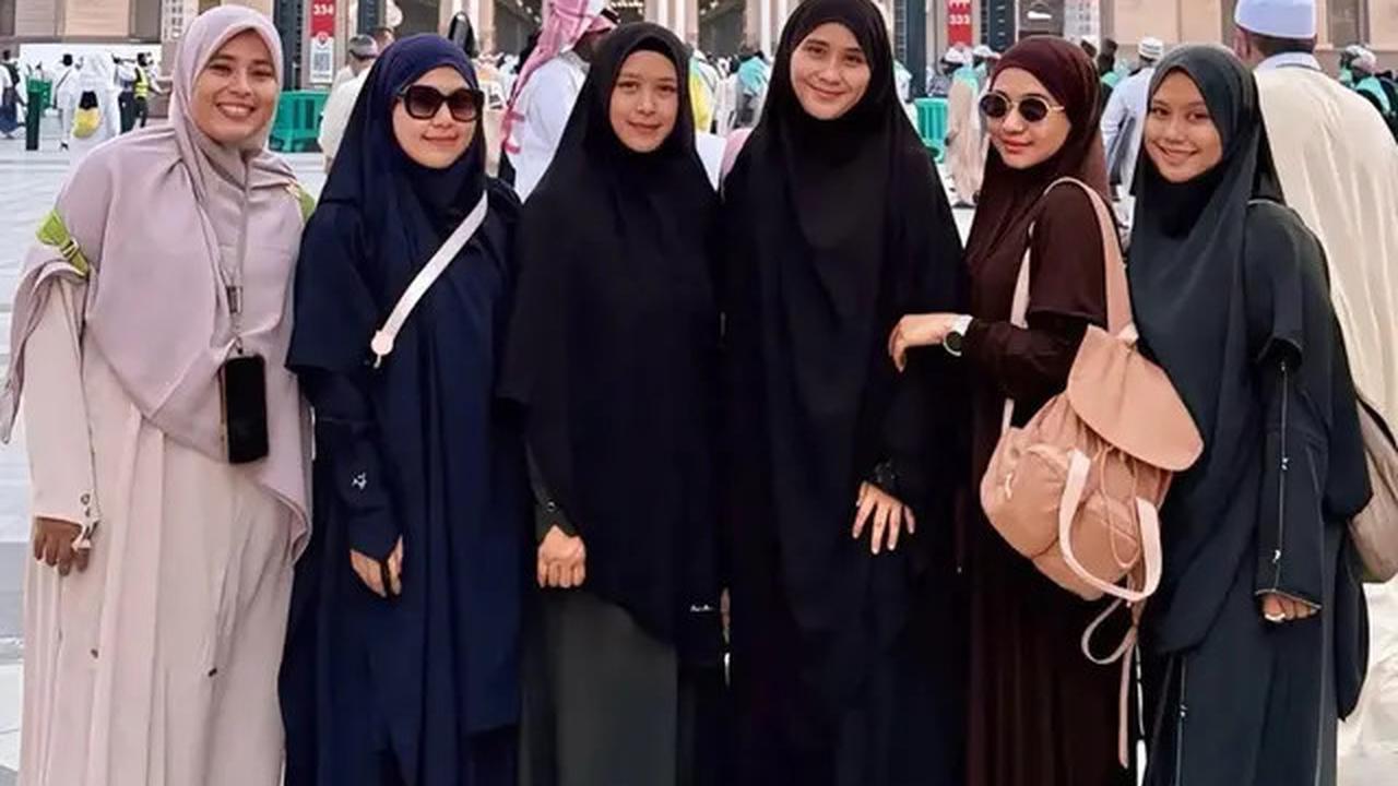 Begini Potret Tampilan Irish Bella dan Ryana Dea saat Melaksanakan Haji 2025