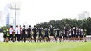 Timnas Indonesia melakukan sesi latihan di Stadion Madya, Gelora Bung Karno, Jakarta, Rabu (5/2/2025). (Bola.com/Abdul Aziz)