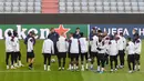 Para pemain Paris Saint-Germain (PSG) saat sesi latihan jelang laga perempat Liga Champions di Munich, Jerman, Rabu (7/4/2021). PSG akan berhadapan dengan Bayern Munchen. (AFP/Christof Stache)