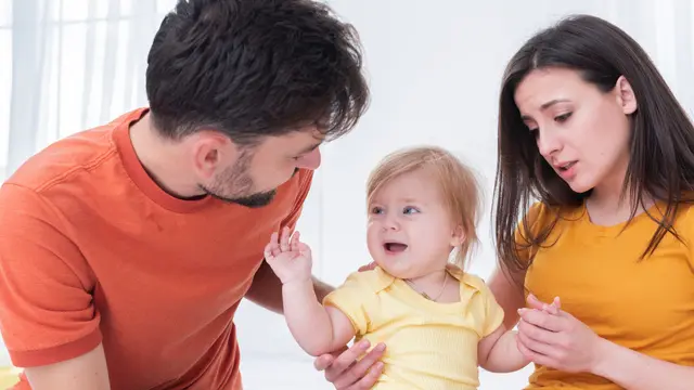 Ilustrasi Orang Tua dan Anak [Dok/freepik.com]