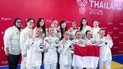Sementara, medali perunggu pertama diberikan oleh tim renang artistik Indonesia dalam perlombaan yang digelar di Aquatic Center, Assumption University, Bangkok. (Dok. Akuatik Indonesia)