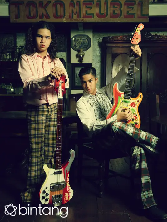 Kesibukan yang dijalani kakak tertua, Al Ghazali tak menghalangi El dan Dul untuk serius menekuni dunia musik yang mereka cintai. (Galih W. Satria/Bintang.com)