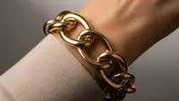 7 Model Gelang Emas untuk Emak-emak Elegan, Pilihan Perhiasan yang Tak Lekang oleh Waktu