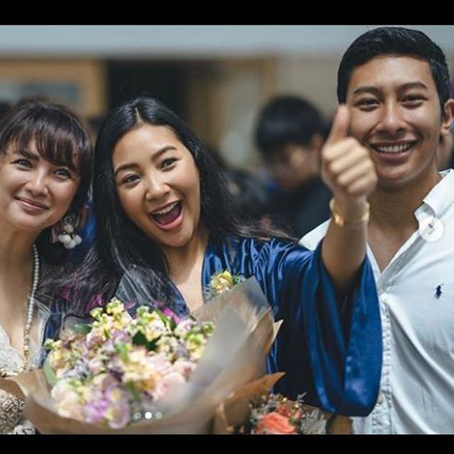 Kebersamaan Tata Cahyani Bersama Putra Dan Putrinya Yang Tampan Dan Cantik Lifestyle Liputan6 Com