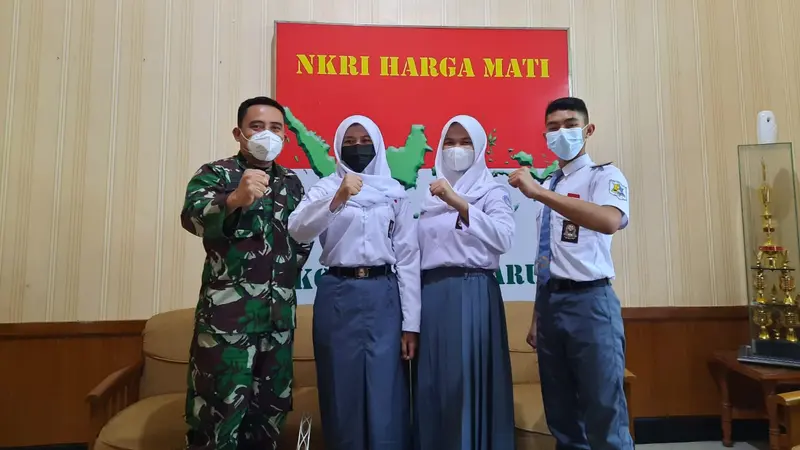 Qyara Maharani Putri (17), siswi kelas XI SMA 1 Garut, Jawa Barat yang satu ini sukses menjadi salah satu anggota Paskibraka Nasional 2021 pada peringatan HUT ke 76 RI di Istana.