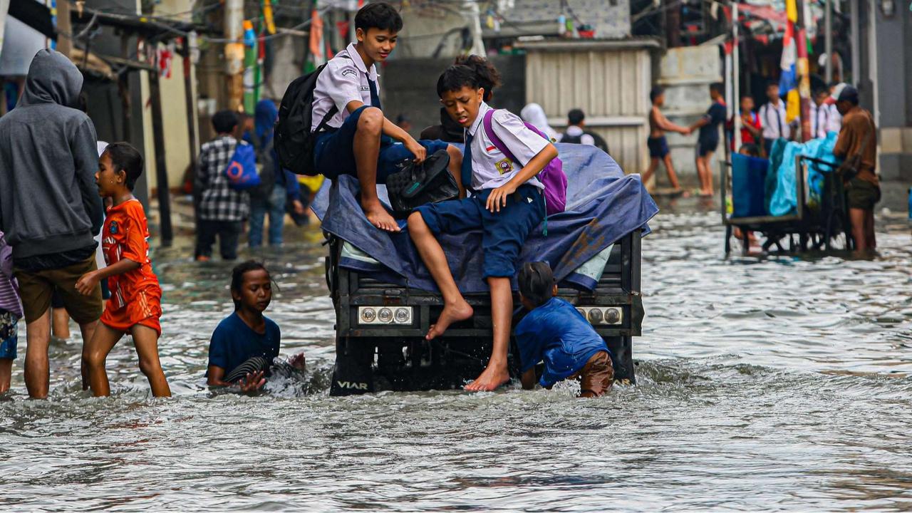 Banjir rob rendam Muara Baru