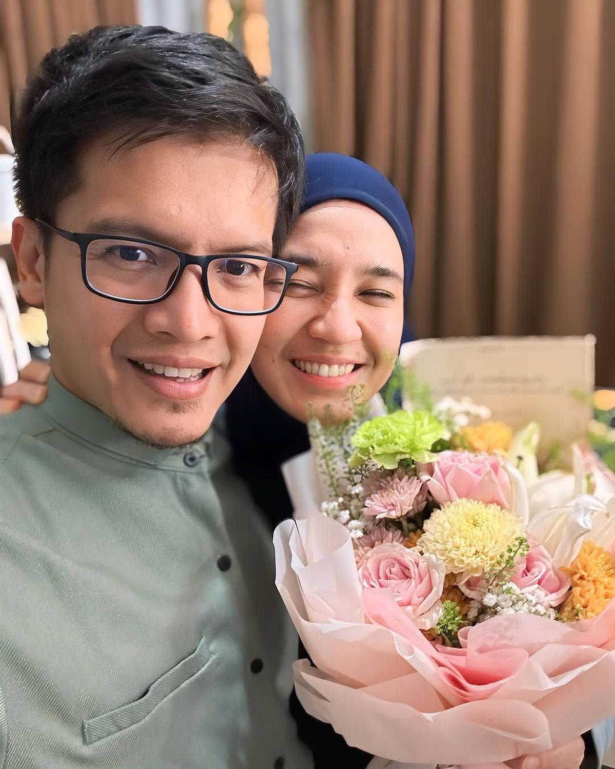 Potret Dhini Aminarti dan Dimas Seto, Tetap Mesra di 16 Tahun Pernikahan