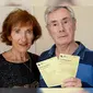 Pasangan orang tua asal Amerika yang bernama Peter Marsh 69 tahun dan istrinya Gillian 65 tahun , di denda dan dituntut karena buah cerry.