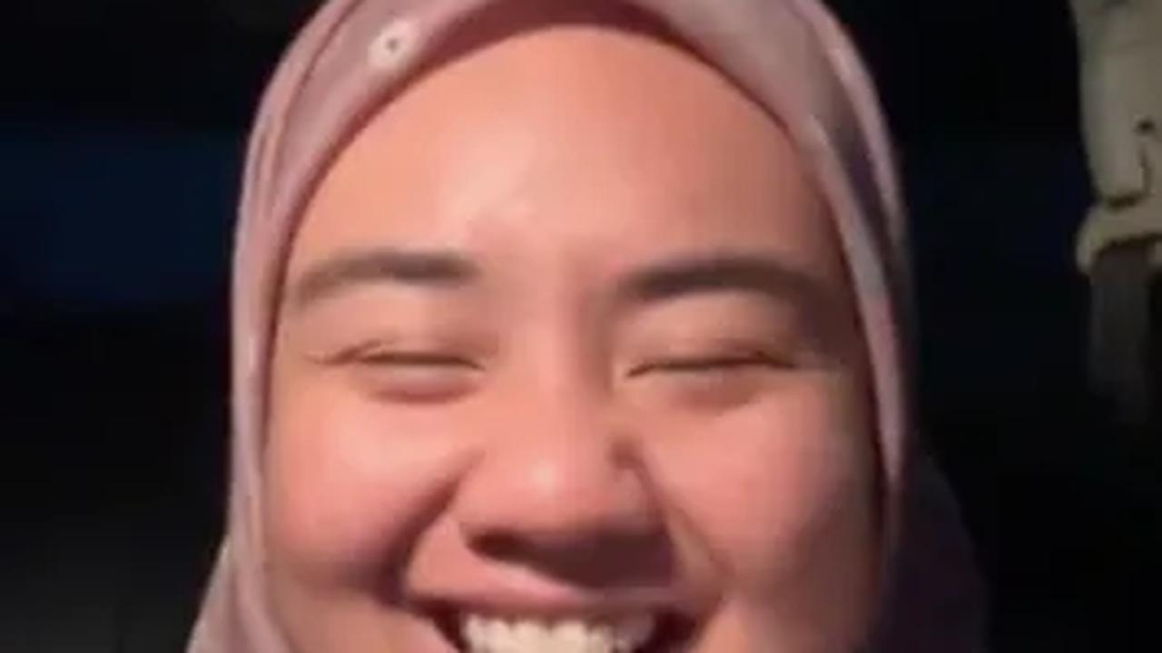 Perempuan Malaysia Kaget