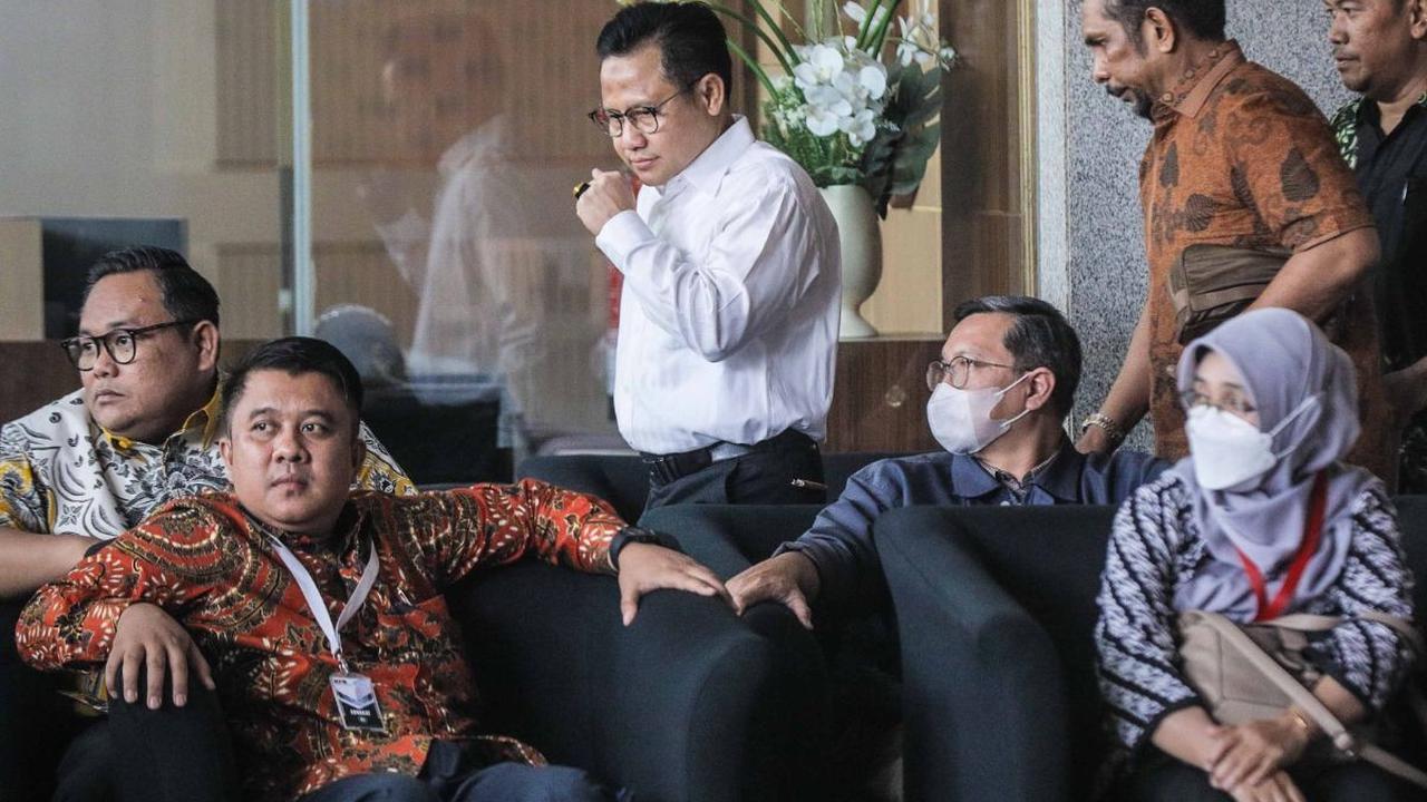 Di KPK, Cak Imin bakal diperiksa sebagai saksi dalam kasus dugaan korupsi sistem proteksi Tenaga Kerja Indonesia (TKI) Kementerian Tenaga Kerja (Kemnaker) pada tahun 2012.<br>