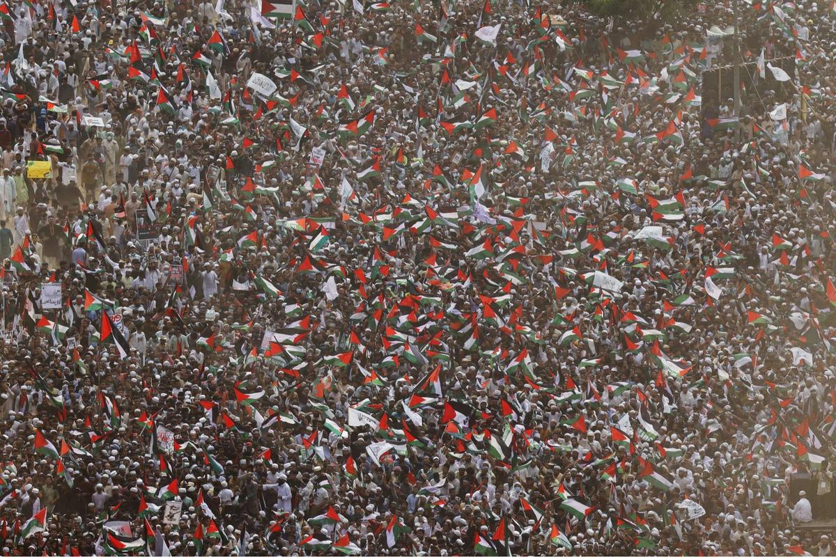 Lautan manusia sesaki aksi solidaritas untuk warga Palestina di Bangladesh
