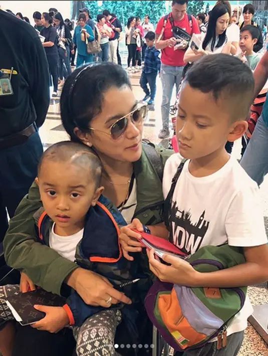 Beberapa selebriti juga memberikan dukungannya untuk anak kedua Marcella. Magali kini tengah berjuang melawan kanker otak. Menurut adik Marcella, kini keponakannya di Singapura untuk menjalani perawatan. (Instagram/marcella.zalianty)