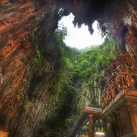 Menyaksikan sendiri pesona keindahan Kuil Hindu di Batu Cave, Malaysia.