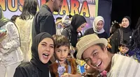 Di tengah isu tak sedap menerpa rumah tangga keduanya, akhirnya Paula Verhoeven dan Baim Wong tampil bersama di depan publik dengan mengunggah beberapa foto saat putra pertamanya lulus dari sekolahnya. [@paula_verhoeven]