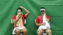 Ganda putri Indonesia, Beatrice Gumulya / Jessie Rompies, istirahat saat melawan wakil Thailand pada laga final SEA Games 2019 di Tennis Court Rizal Memorial Sports Complex, Manila Sabtu (7/12). Indonesia menang dengan skor 6-3 dan 6-3. (Bola.com/ M Iqbal Ichsan)