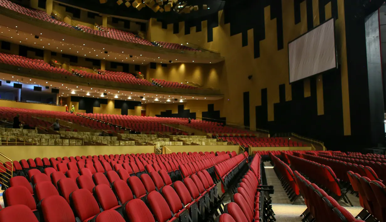 Ruang teater dalam Seminole Hard Rock Hotel & Casino di Hollywood, Florida, Amerika Serikat, Jumat (18/10/2019). Ruang teater tersebut akan menyajikan 100 pertunjukan setahun. (Zak BENNETT/AFP)