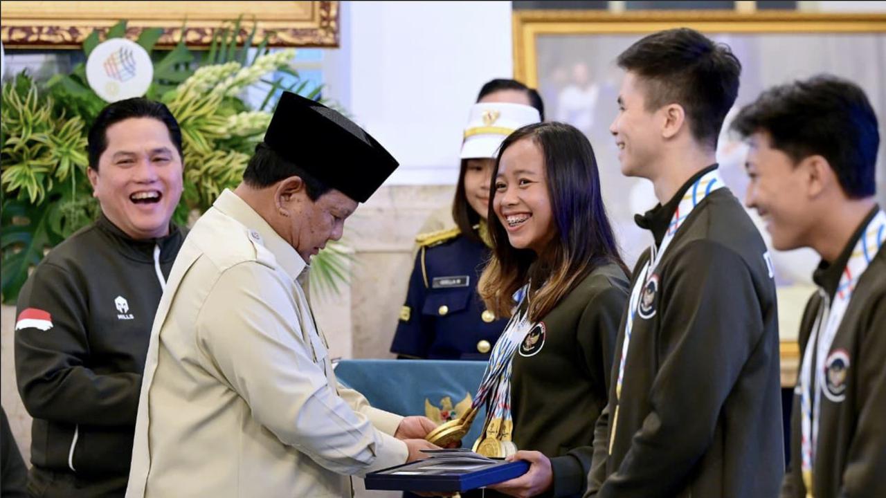 Momen Prabowo Hitung Medali Emas Martina Ayu, Istana Negara Bergemuruh Tepuk Tangan