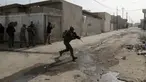Suasana kontak senjata antara pasukan Irak dan militan ISIS di wilayah Mosul, Irak (10/1). Pertempuran dengan militan ISIS kembali terjadi saat pasukan Irak sedang melakukan evakuasi warga Mosul. (AP Photo/Khalid Mohammed)