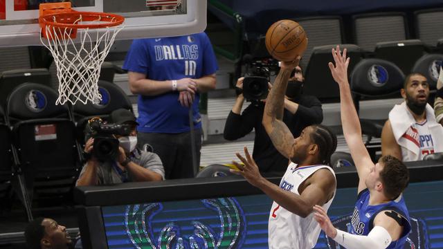 Forward Los Angeles Clippers, Kawhi Leonard (putih).
