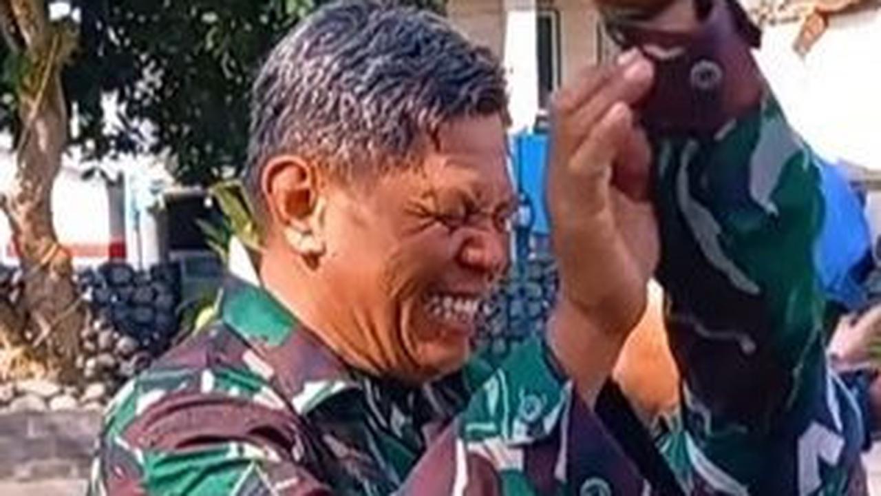 Kedatangan Waroka di Kodim pun langsung disambut antusias oleh para prajurit.