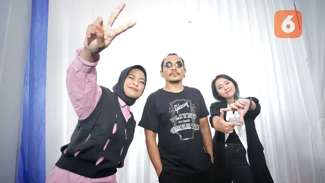 [Fimela] Band Kotak