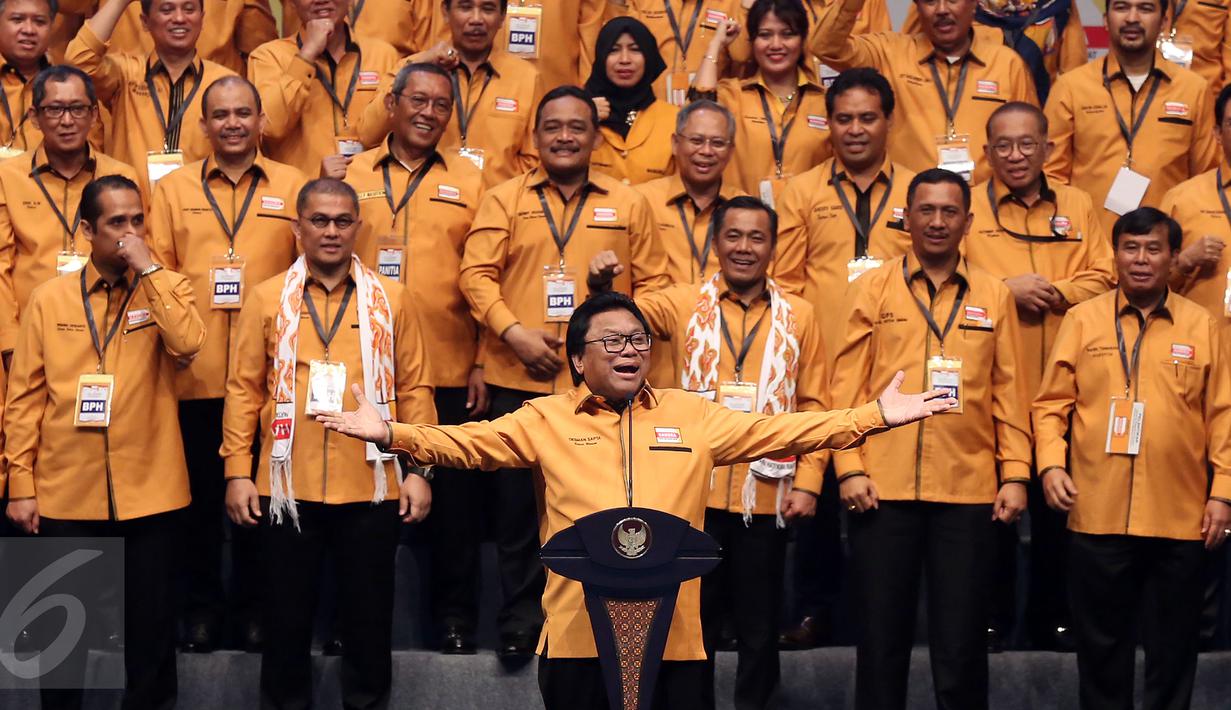 Ketua Umum Partai Hanura Oesman Sapta menyampaikan Pidato Politiknya saat acara Pelantikan Dewan Pimpinan Pusat Partai Hati Nurani Rakyat (Hanura) tahun 2016 - 2020 di Sentul International Convention Centre, Bogor, Rabu (22/02). (Liputan6.com/Johan Tallo)
