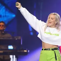 Anne Marie merenggut hati masyarakat Indonesia di LAFFestival 2018 dengan tembang berjudul Rockabye milik Clean Bandit. (Bambang E. Ros/Bintang.com)