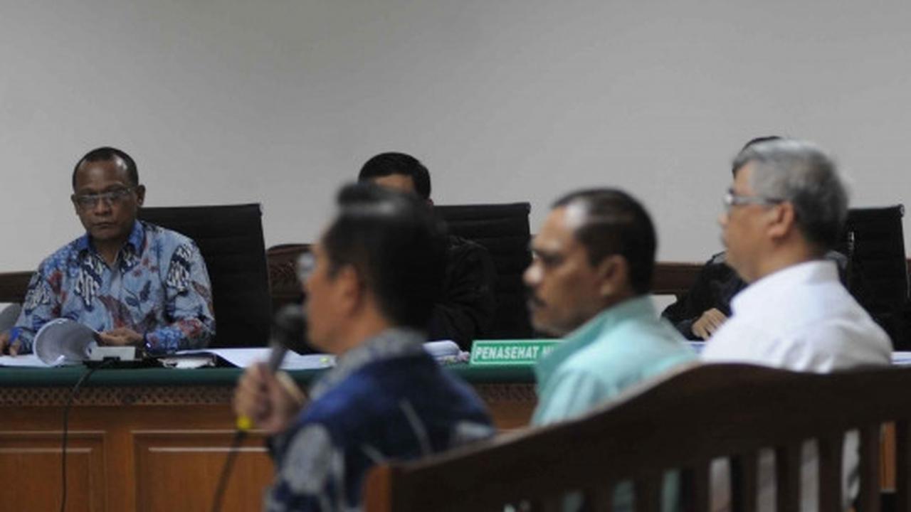 Akil Mochtar bersaksi di sidang Rusli Sibua