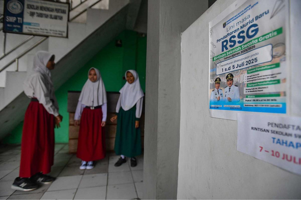 FOTO: Hari Pertama Tahun Ajaran Baru, SMP Swasta Gratis di Depok Resmi Dimulai