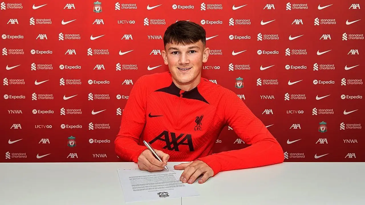 Sosok Calvin Ramsay, Bek Kanan Baru Liverpool