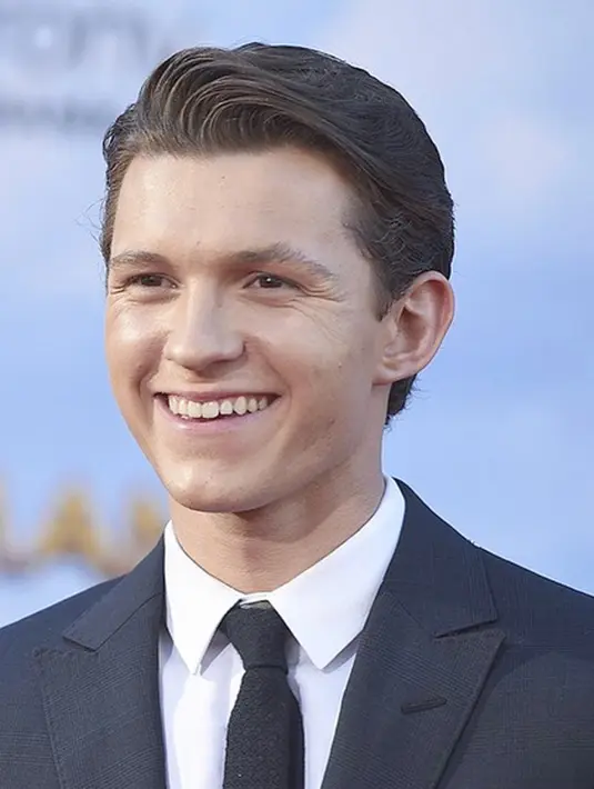 “Kami adalah teman baik. Ia sangat memukau. Aku sedikit takut untuk terkenal, tetapi Zendaya yang lebih dulu terkenal membantuku untuk menghadapinya. Aku senang berteman dengan dia,” ujar Tom. (Instagram/tomholland)