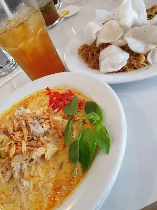 2. Rasa Bakery & Cafe Tetap Eksis karena Cita Rasa Jadul dan Nuansa Kolonial yang Unik