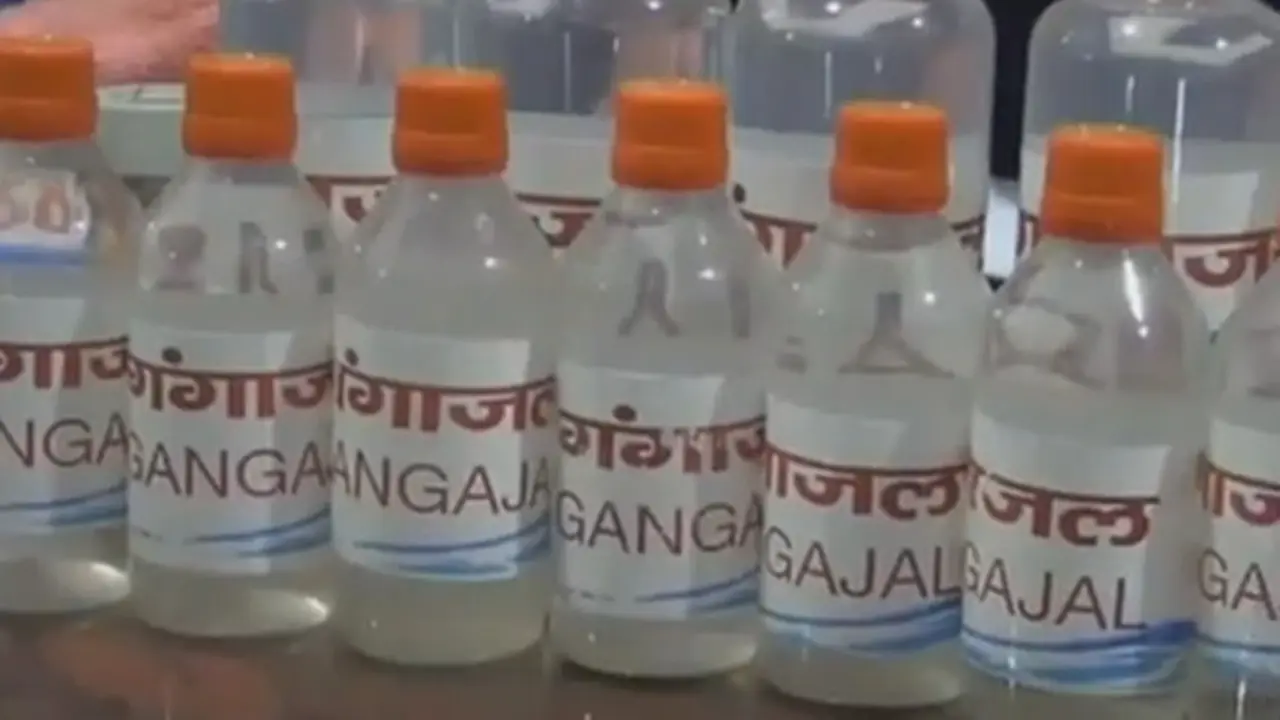 Gangajal, air suci dari Sungai Gangga. (KBC News Katihar)