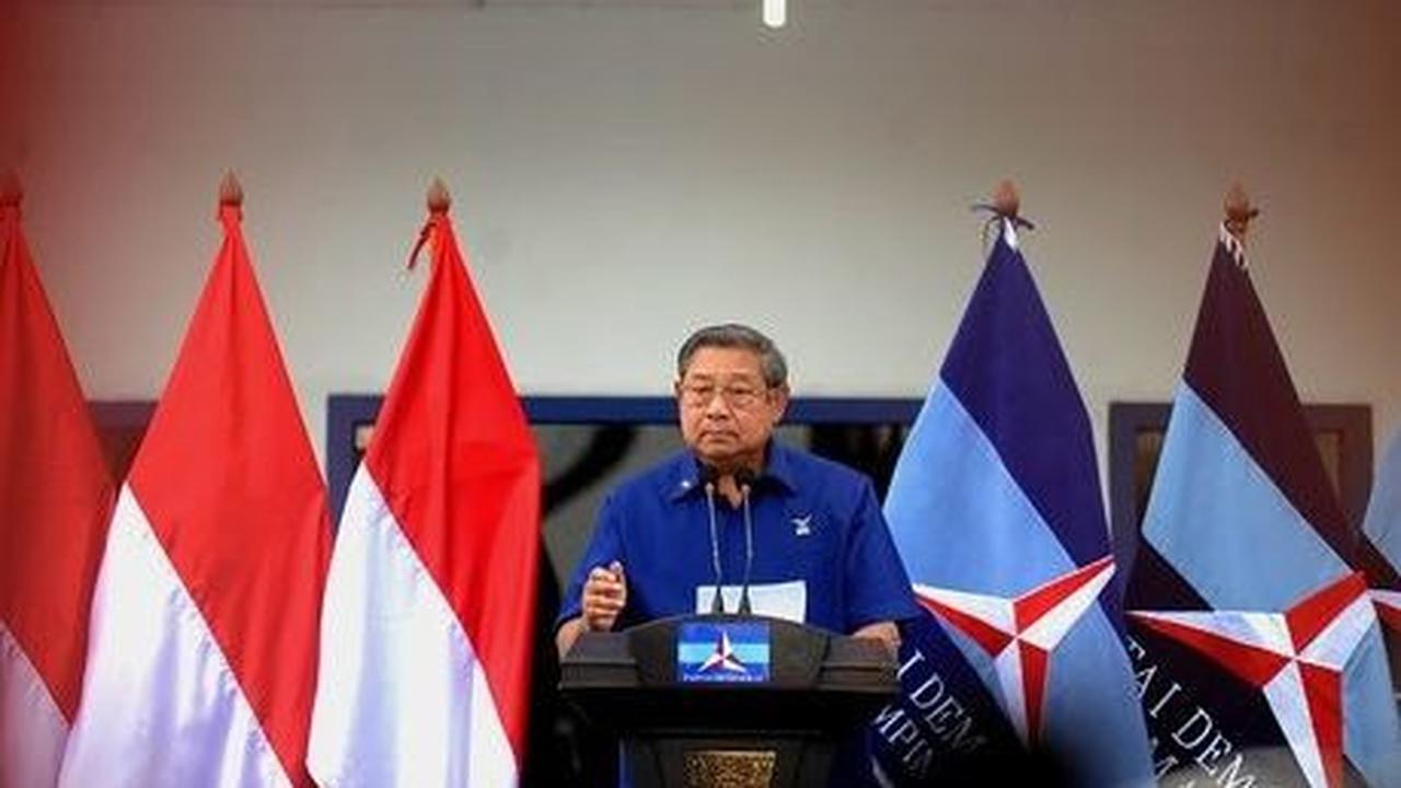 Selanjutnya ada Susilo Bambang Yudhoyono (SBY) yang juga mendapat gelar jenderal kehormatan bintang empat.&nbsp;SBY mendapat gelar jenderal kehormatan saat menjabat menteri di era Presiden Megawati Soekarnoputri.