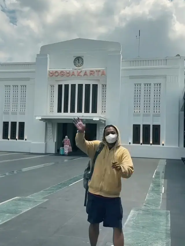 Indah Permatasari dan Arie Kriting