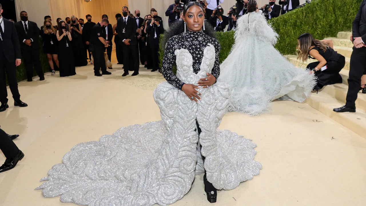 8 Gaya Memukau Pesohor Dunia di Met Gala 2021