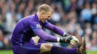 Backpass buruk Martin Demichelis mengakibatkan Joe Hart mengalami cedera di laga Manchester City vs Manchester United, Minggu (20/3/2016).