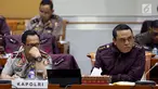 Kapolri Jenderal Tito Karnavian bersama Wakapolri Komjen Syafruddin saat mengikuti Rapat Kerja dengan Komisi III DPR RI, di Kompleks Parlemen, Senayan, Jakarta, Senin (17/7). (Liputan6.com/Johan Tallo)
