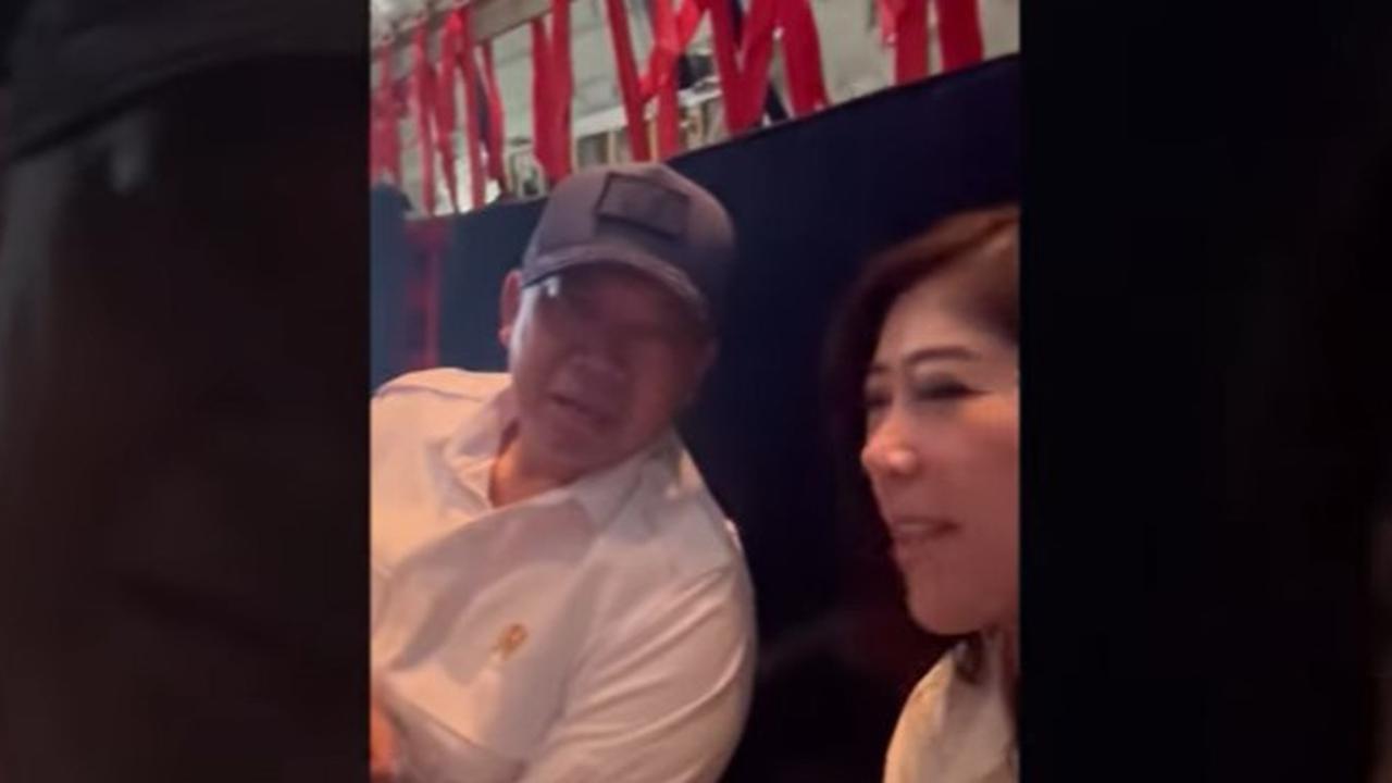 VIDEO: Suasana Menteri Naik Hercules TNI & Nusron Terus Zikir Bawa Tasbih Terbang ke Magelang