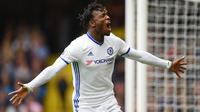 Batshuayi merayakan gol pertamanya di Liga Inggris (Reuters)